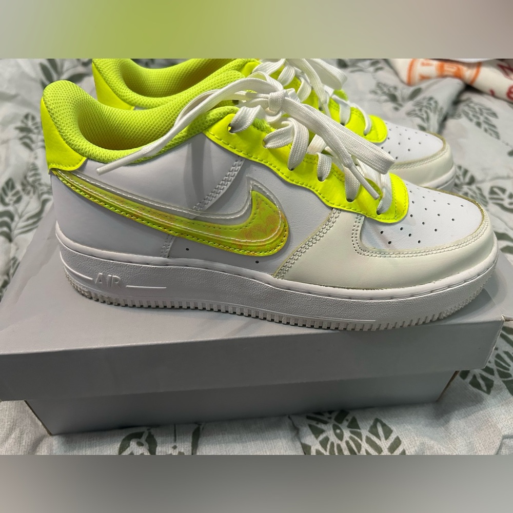 Nike Air Force 1 Low LV8 GS White Volt